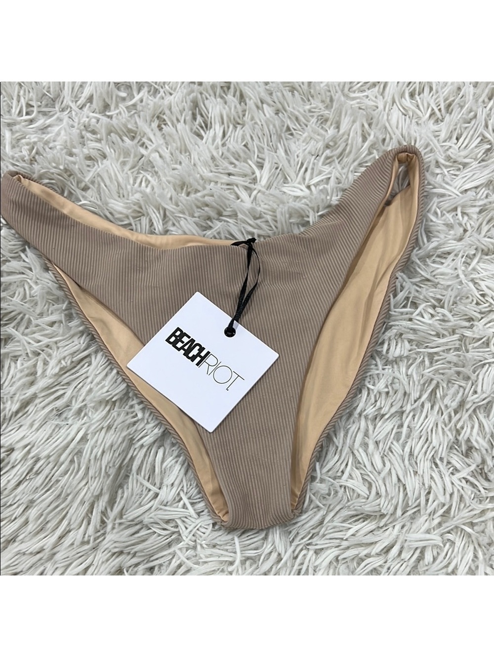 BEACH RIOT X REVOLVE ISLAND BIKINI BOTTOM IN BEIGE large new small flaw in side